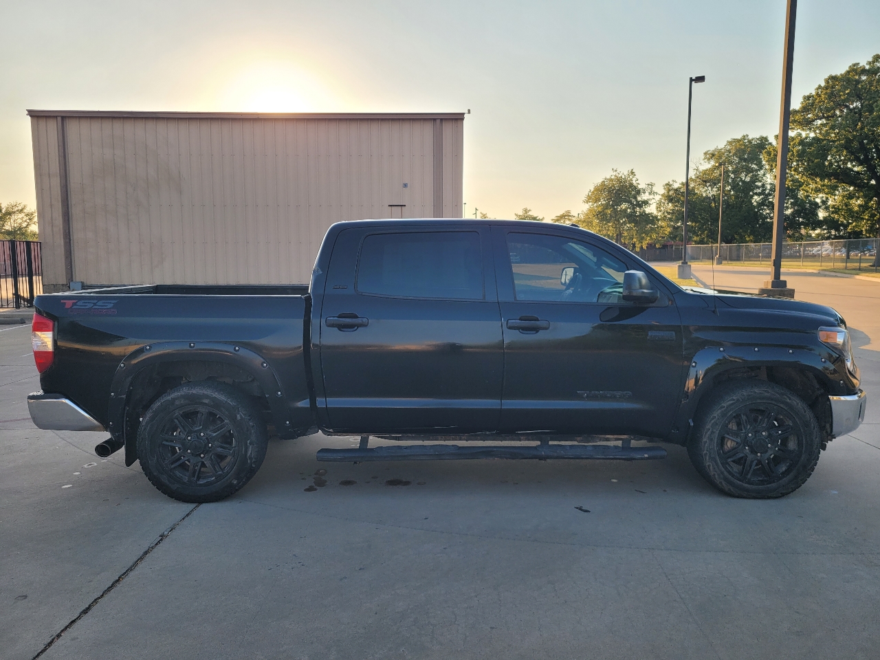 2019 Toyota Tundra SR5 CrewMax photo 4