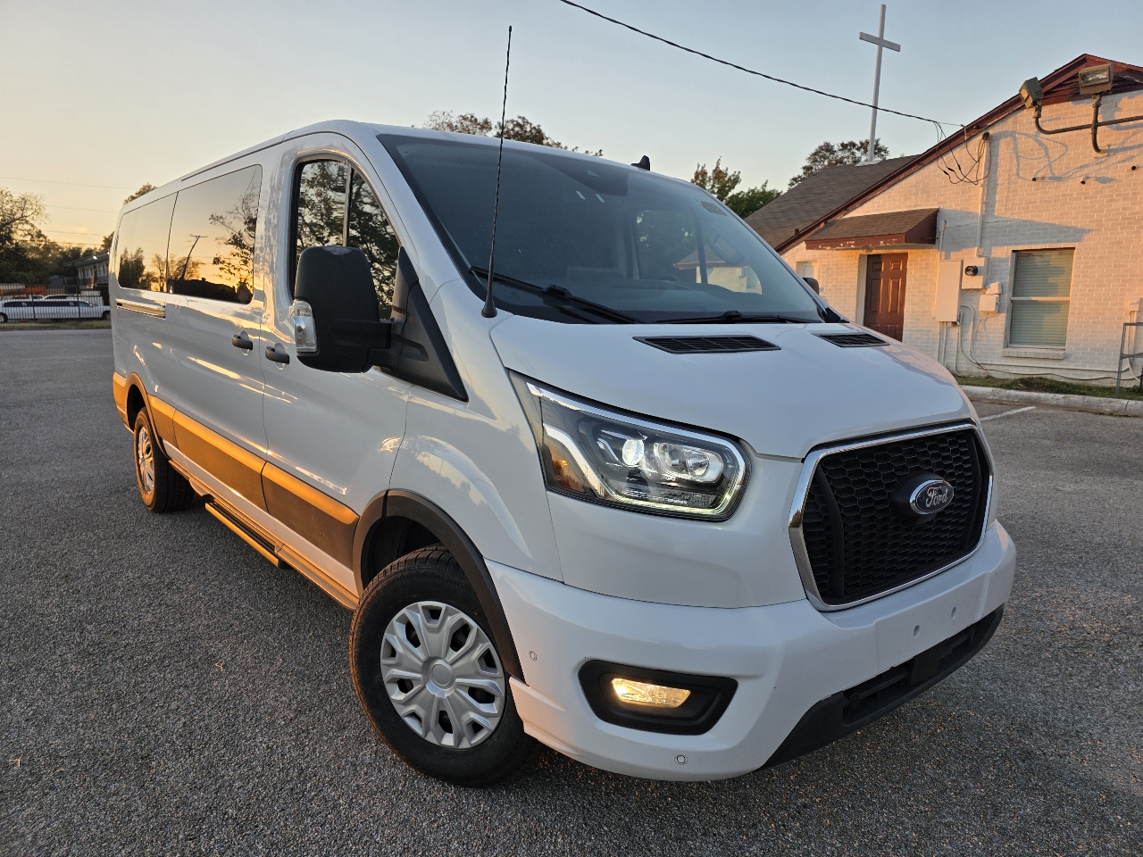 2023 Ford Transit XLT photo 2