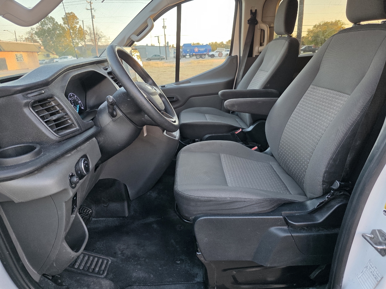 Ford Transit 350 Van Low Roof w/Sliding Pass. 148-in. WB 2023