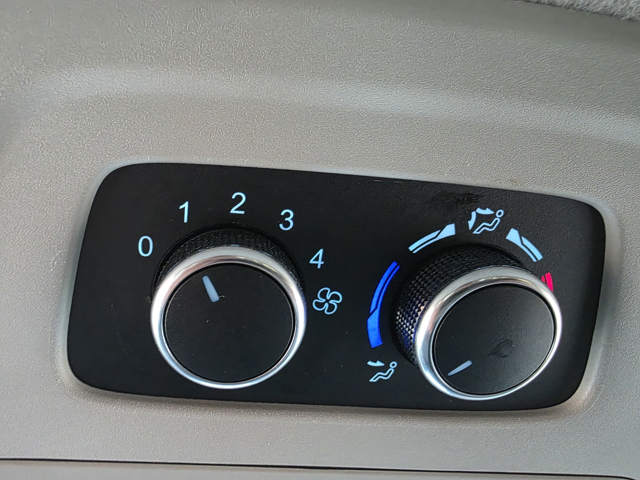 Ford Transit 350 Van Low Roof w/Sliding Pass. 148-in. WB 2023