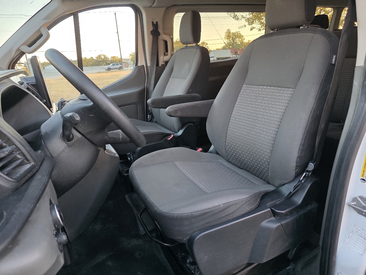 Ford Transit 350 Van Low Roof w/Sliding Pass. 148-in. WB 2023