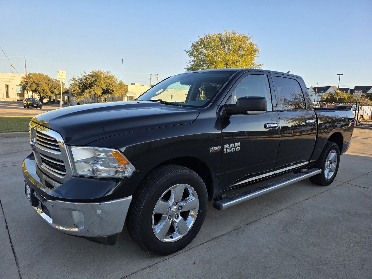 RAM 1500 4WD Crew Cab 140.5" Lone Star 2015 RAM 1500 4WD Crew Cab 140.5" Lone Star 2015