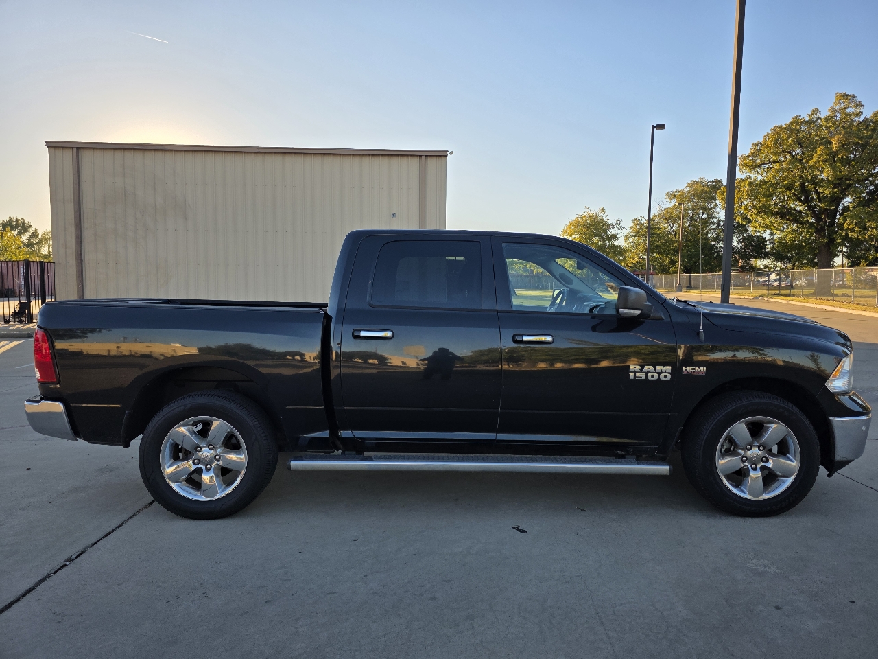 RAM 1500 4WD Crew Cab 140.5" Lone Star 2015 RAM 1500 4WD Crew Cab 140.5" Lone Star 2015