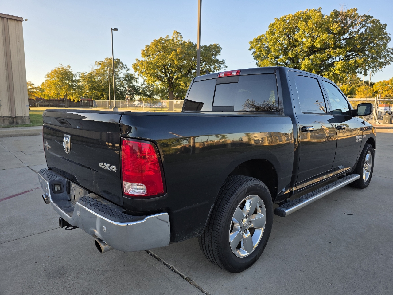 RAM 1500 4WD Crew Cab 140.5" Lone Star 2015 RAM 1500 4WD Crew Cab 140.5" Lone Star 2015