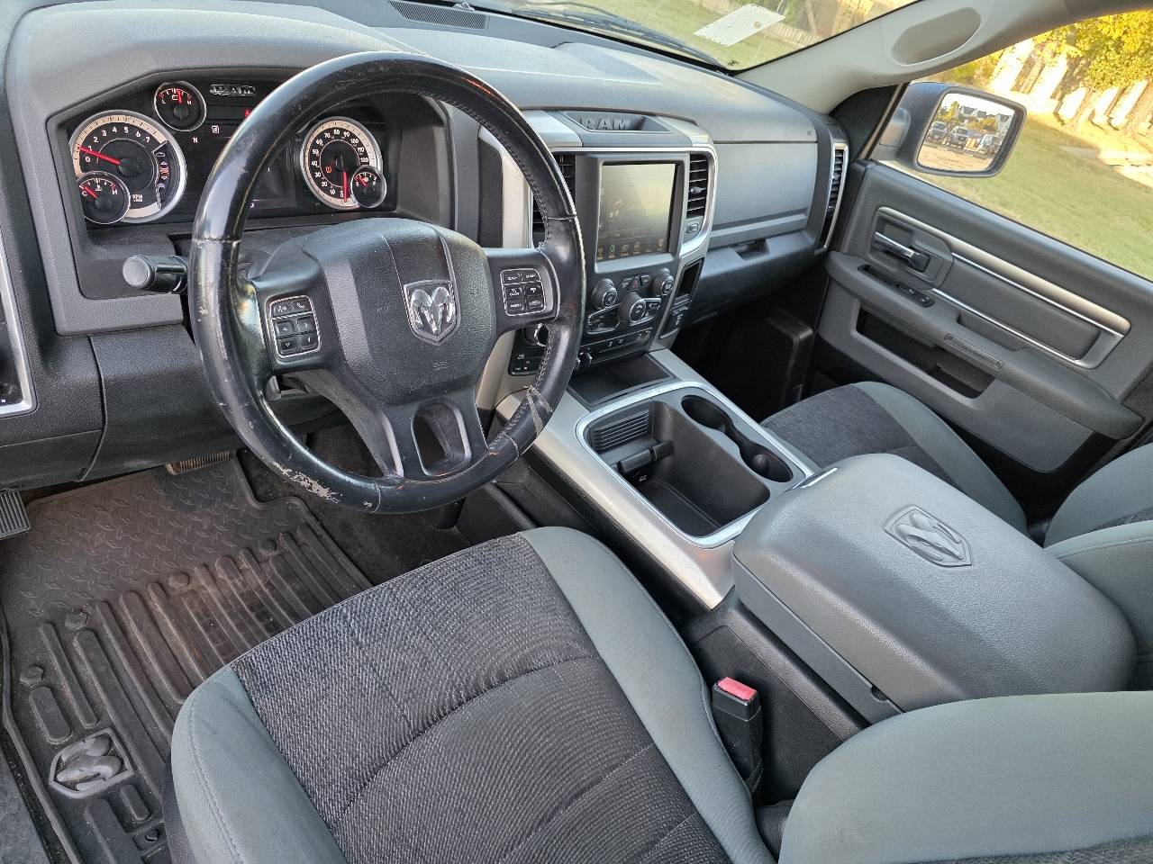 RAM 1500 4WD Crew Cab 140.5" Lone Star 2015 RAM 1500 4WD Crew Cab 140.5" Lone Star 2015