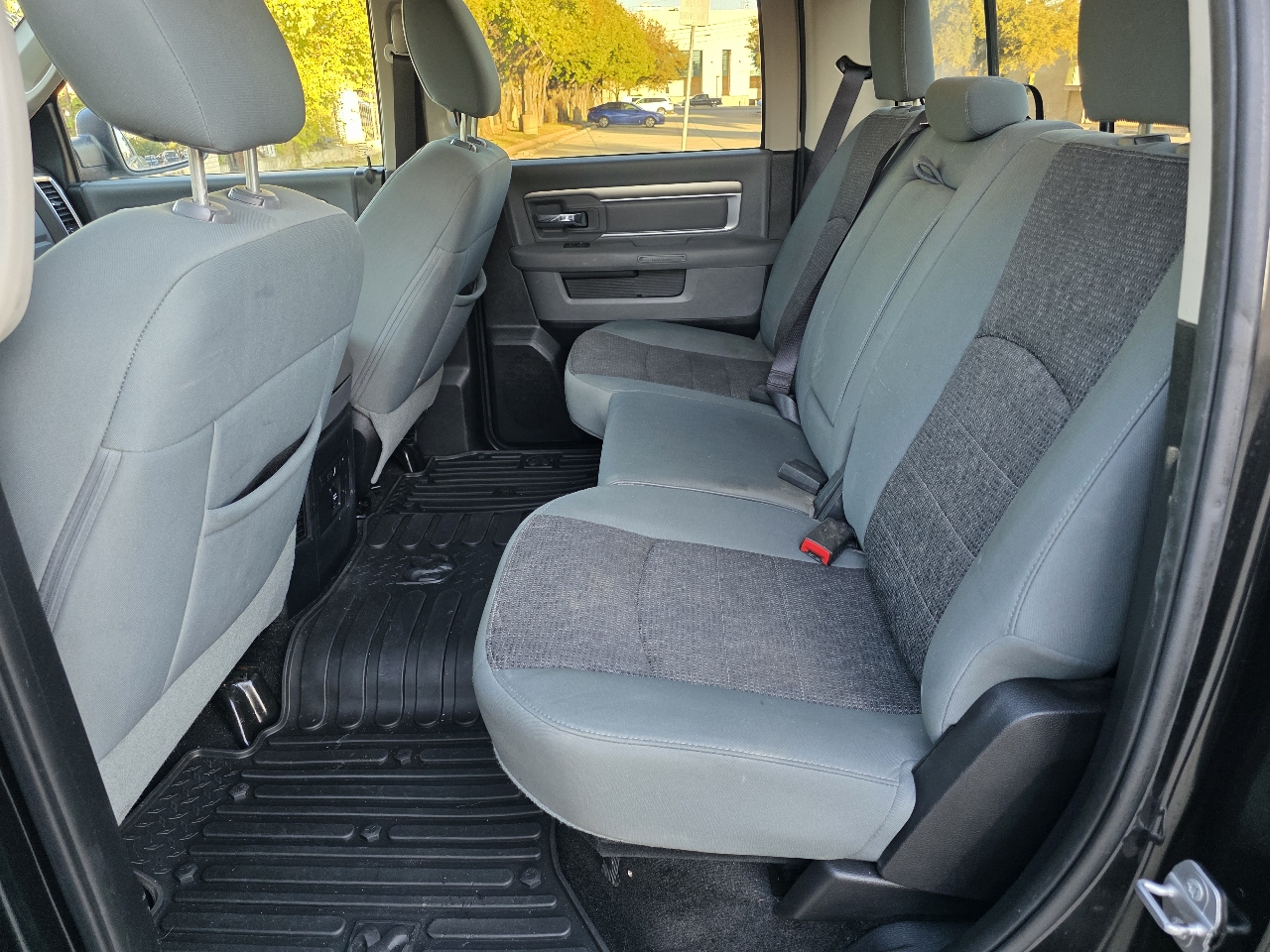 RAM 1500 4WD Crew Cab 140.5" Lone Star 2015 RAM 1500 4WD Crew Cab 140.5" Lone Star 2015