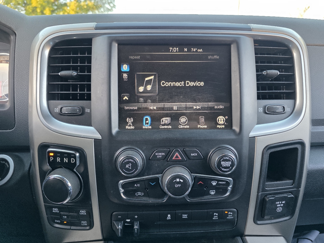 RAM 1500 4WD Crew Cab 140.5" Lone Star 2015 RAM 1500 4WD Crew Cab 140.5" Lone Star 2015