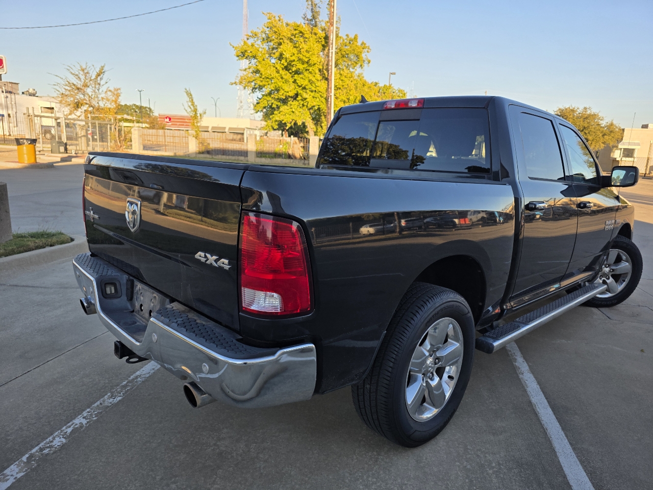 RAM 1500 4WD Crew Cab 140.5" Lone Star 2015 RAM 1500 4WD Crew Cab 140.5" Lone Star 2015