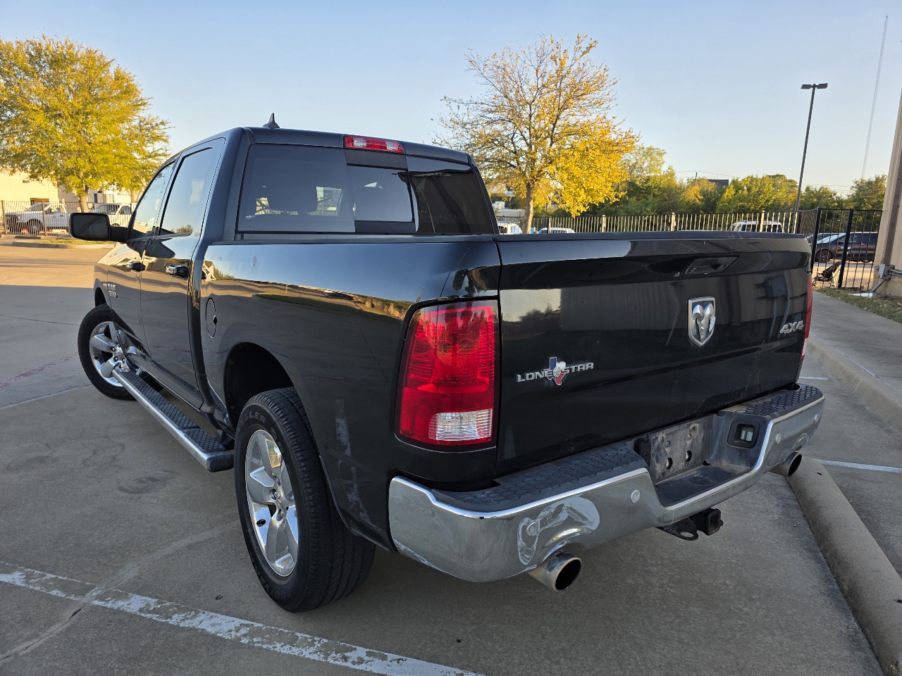 RAM 1500 4WD Crew Cab 140.5" Lone Star 2015 RAM 1500 4WD Crew Cab 140.5" Lone Star 2015