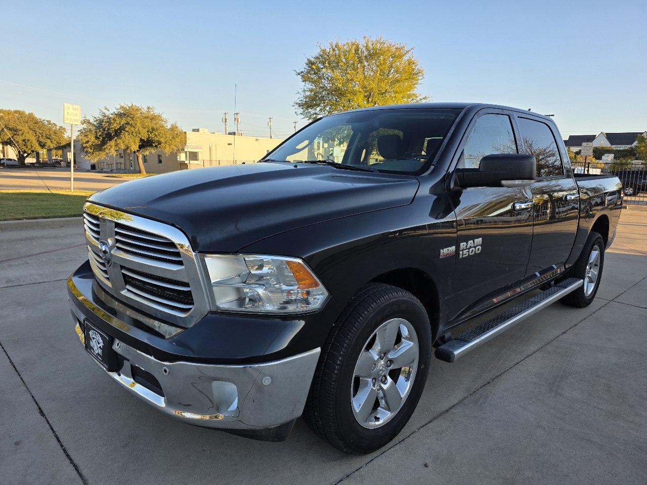 RAM 1500 4WD Crew Cab 140.5" Lone Star 2015 RAM 1500 4WD Crew Cab 140.5" Lone Star 2015
