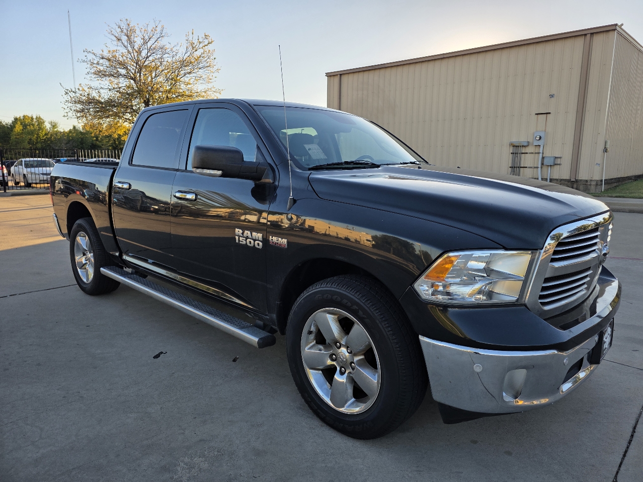 RAM 1500 4WD Crew Cab 140.5" Lone Star 2015 RAM 1500 4WD Crew Cab 140.5" Lone Star 2015