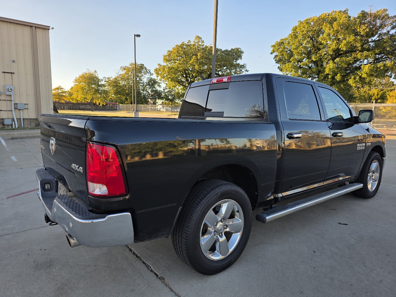 RAM 1500 4WD Crew Cab 140.5" Lone Star 2015 RAM 1500 4WD Crew Cab 140.5" Lone Star 2015