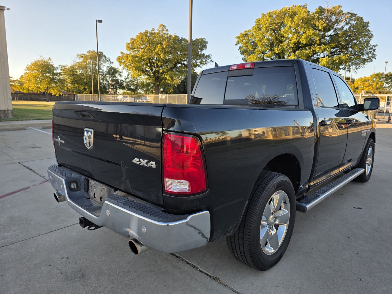 RAM 1500 4WD Crew Cab 140.5" Lone Star 2015 RAM 1500 4WD Crew Cab 140.5" Lone Star 2015