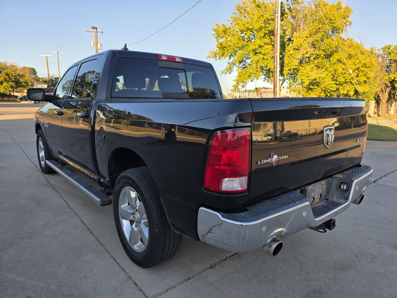 RAM 1500 4WD Crew Cab 140.5" Lone Star 2015 RAM 1500 4WD Crew Cab 140.5" Lone Star 2015