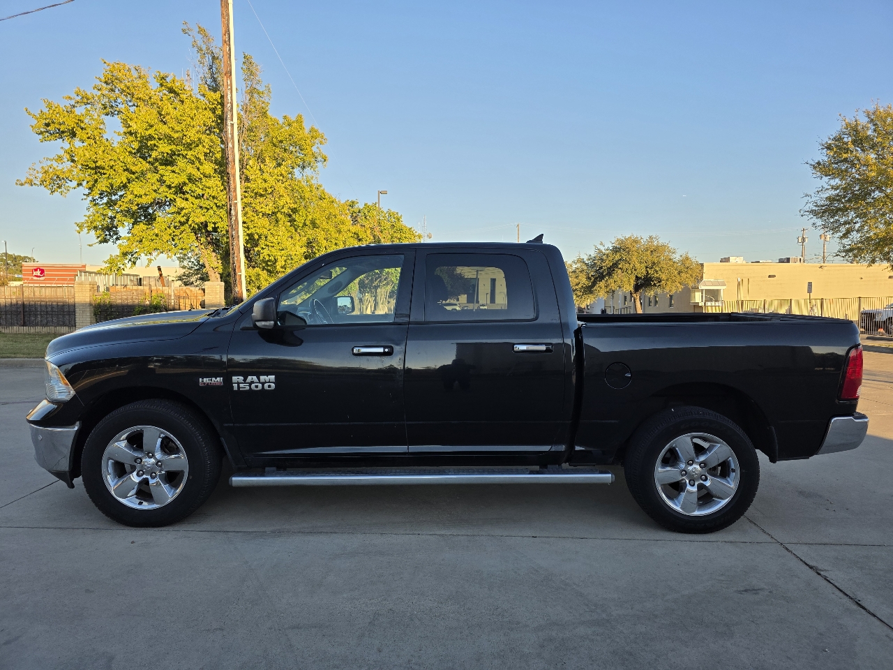 RAM 1500 4WD Crew Cab 140.5" Lone Star 2015 RAM 1500 4WD Crew Cab 140.5" Lone Star 2015