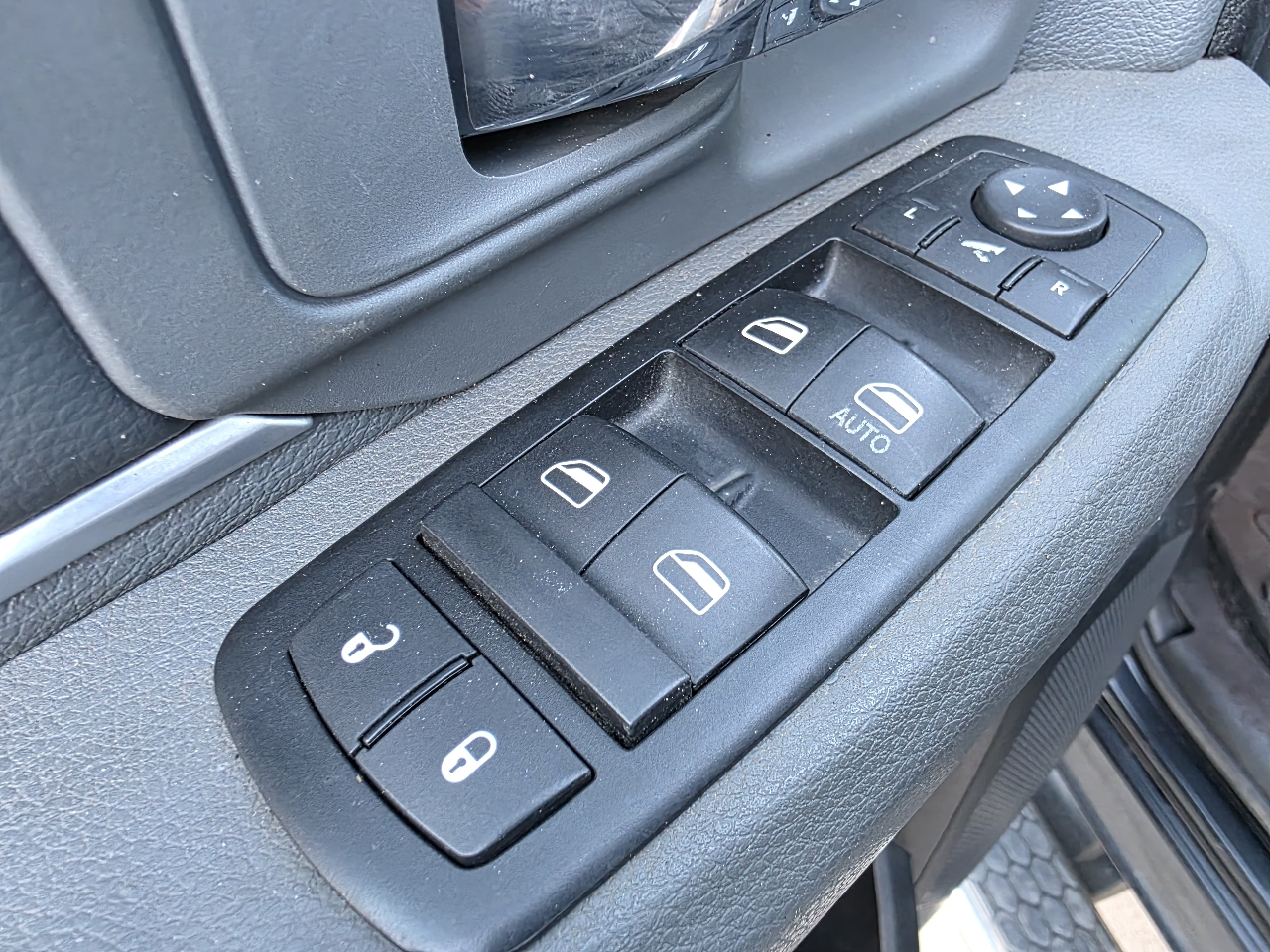 RAM 1500 4WD Crew Cab 140.5" Lone Star 2015 RAM 1500 4WD Crew Cab 140.5" Lone Star 2015