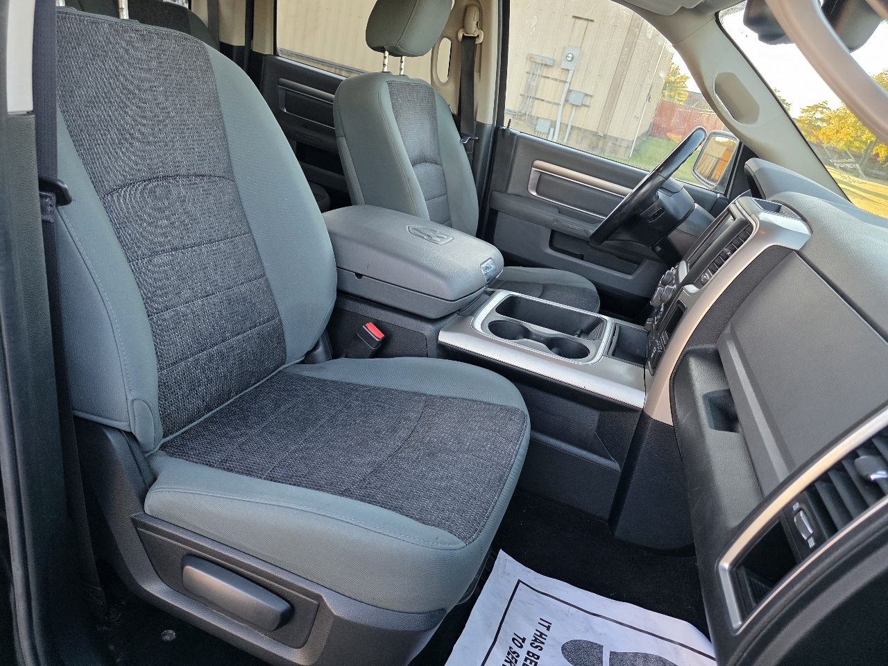 RAM 1500 4WD Crew Cab 140.5" Lone Star 2015 RAM 1500 4WD Crew Cab 140.5" Lone Star 2015