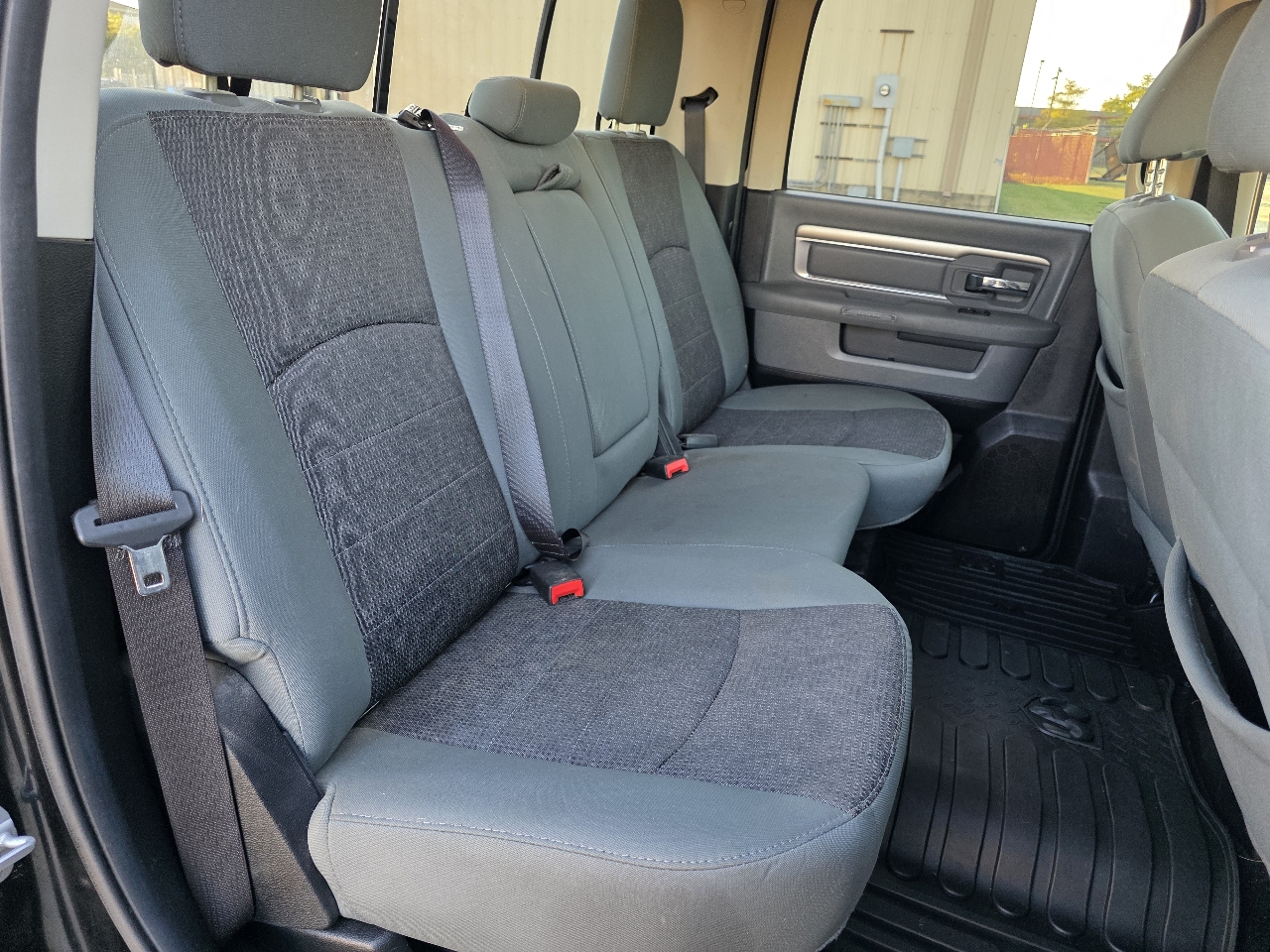 RAM 1500 4WD Crew Cab 140.5" Lone Star 2015 RAM 1500 4WD Crew Cab 140.5" Lone Star 2015