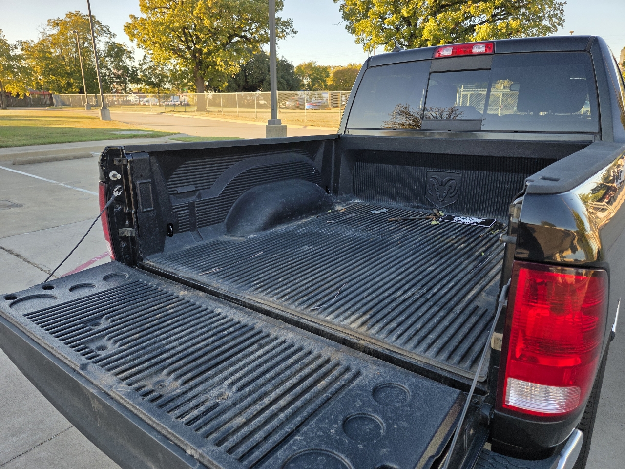 RAM 1500 4WD Crew Cab 140.5" Lone Star 2015 RAM 1500 4WD Crew Cab 140.5" Lone Star 2015