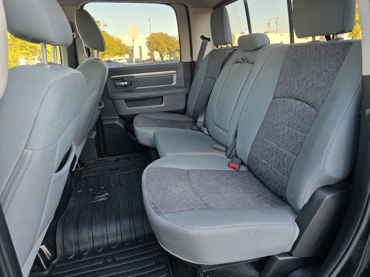 RAM 1500 4WD Crew Cab 140.5" Lone Star 2015 RAM 1500 4WD Crew Cab 140.5" Lone Star 2015