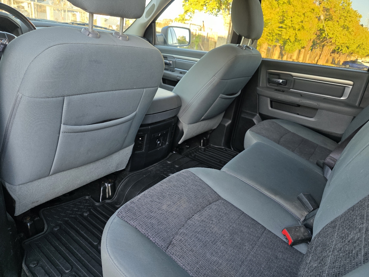 RAM 1500 4WD Crew Cab 140.5" Lone Star 2015 RAM 1500 4WD Crew Cab 140.5" Lone Star 2015