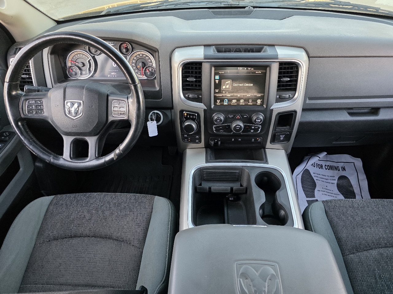 RAM 1500 4WD Crew Cab 140.5" Lone Star 2015 RAM 1500 4WD Crew Cab 140.5" Lone Star 2015