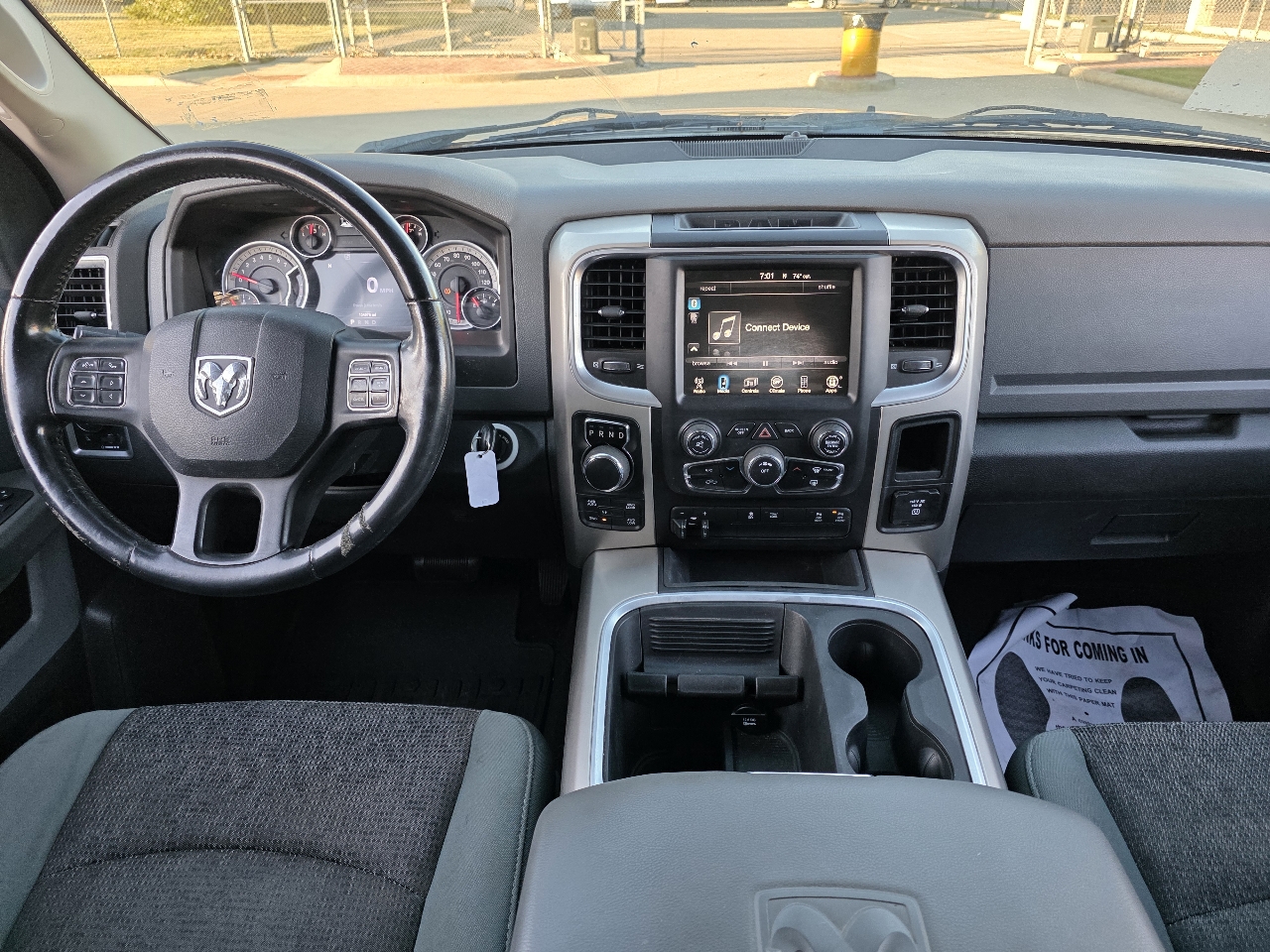 RAM 1500 4WD Crew Cab 140.5" Lone Star 2015 RAM 1500 4WD Crew Cab 140.5" Lone Star 2015