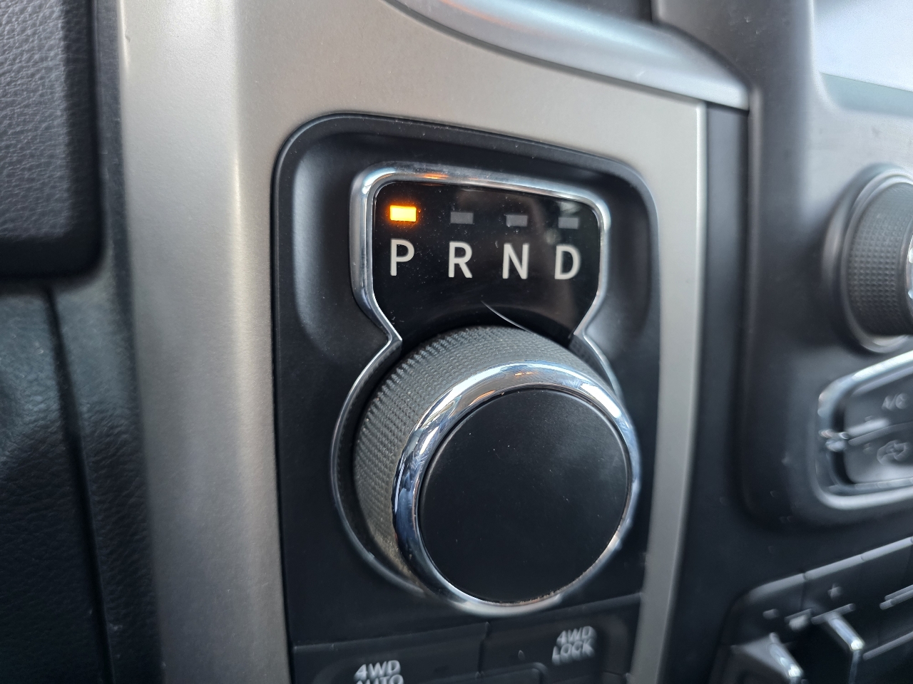 RAM 1500 4WD Crew Cab 140.5" Lone Star 2015 RAM 1500 4WD Crew Cab 140.5" Lone Star 2015