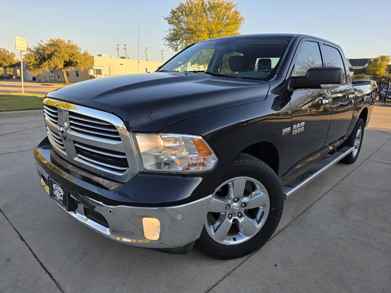 RAM 1500 4WD Crew Cab 140.5" Lone Star 2015 RAM 1500 4WD Crew Cab 140.5" Lone Star 2015