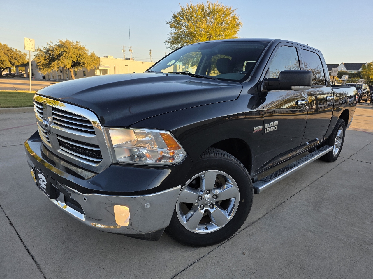 RAM 1500 4WD Crew Cab 140.5" Lone Star 2015 RAM 1500 4WD Crew Cab 140.5" Lone Star 2015