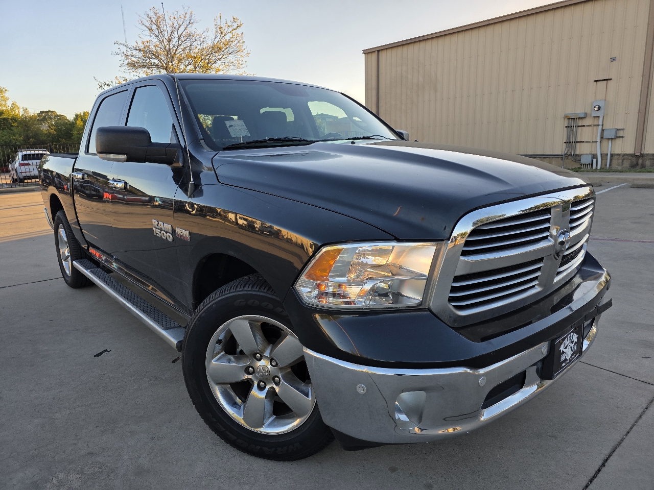 RAM 1500 4WD Crew Cab 140.5" Lone Star 2015 RAM 1500 4WD Crew Cab 140.5" Lone Star 2015