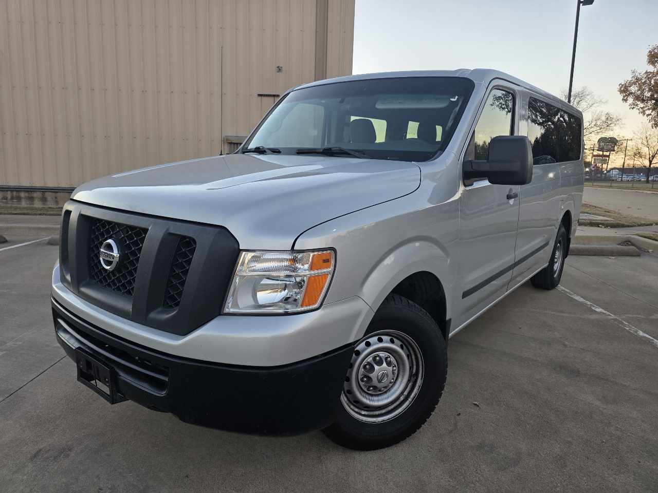 2017 Nissan NV Passenger 3500 SV V6