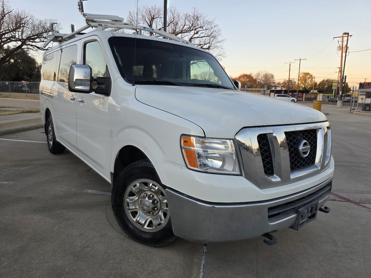 Nissan NV Passenger 3500 SV V8 2016