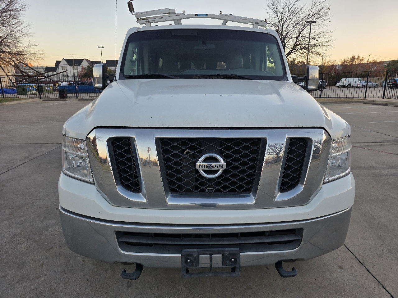 Nissan NV Passenger 3500 SV V8 2016