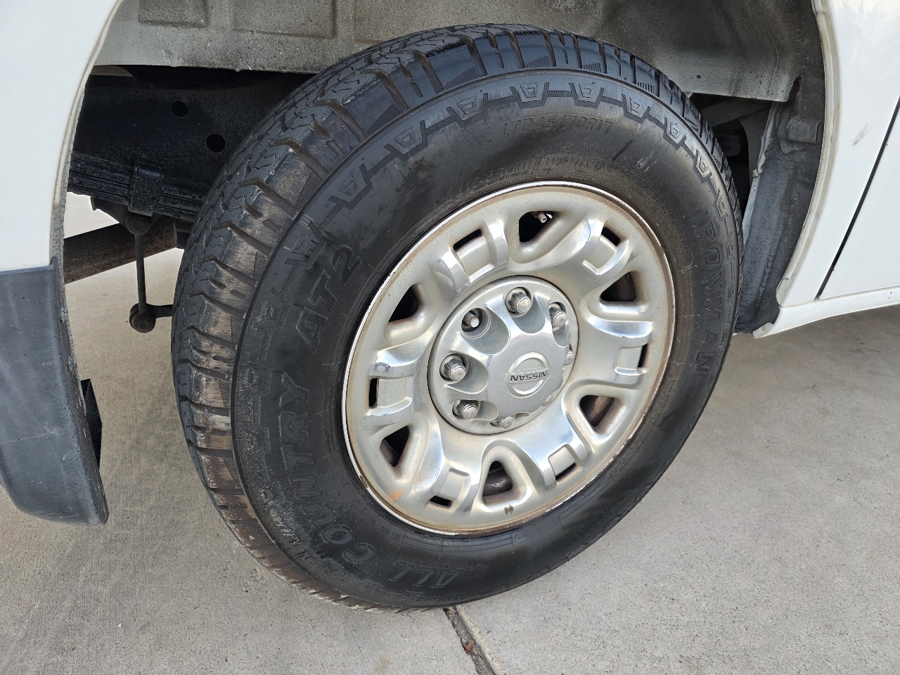 Nissan NV Passenger 3500 SV V8 2016