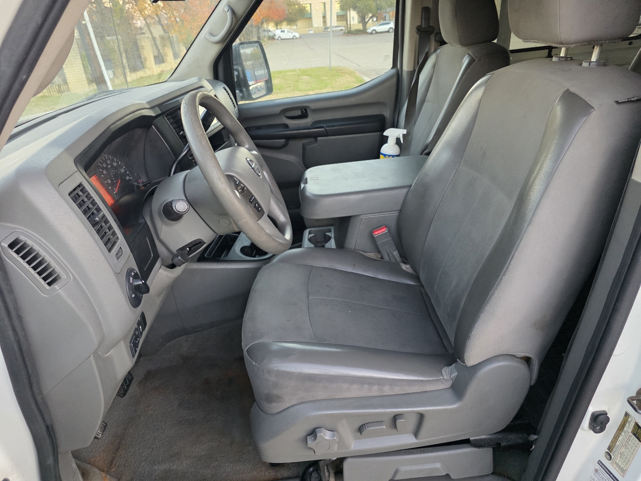 Nissan NV Passenger 3500 SV V8 2016