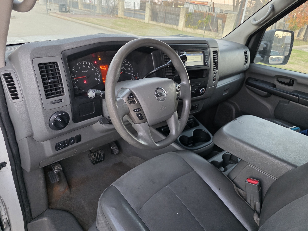 Nissan NV Passenger 3500 SV V8 2016