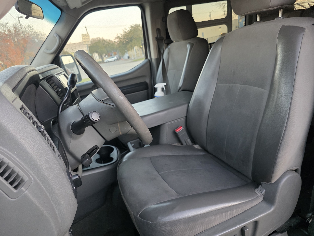 Nissan NV Passenger 3500 SV V8 2016