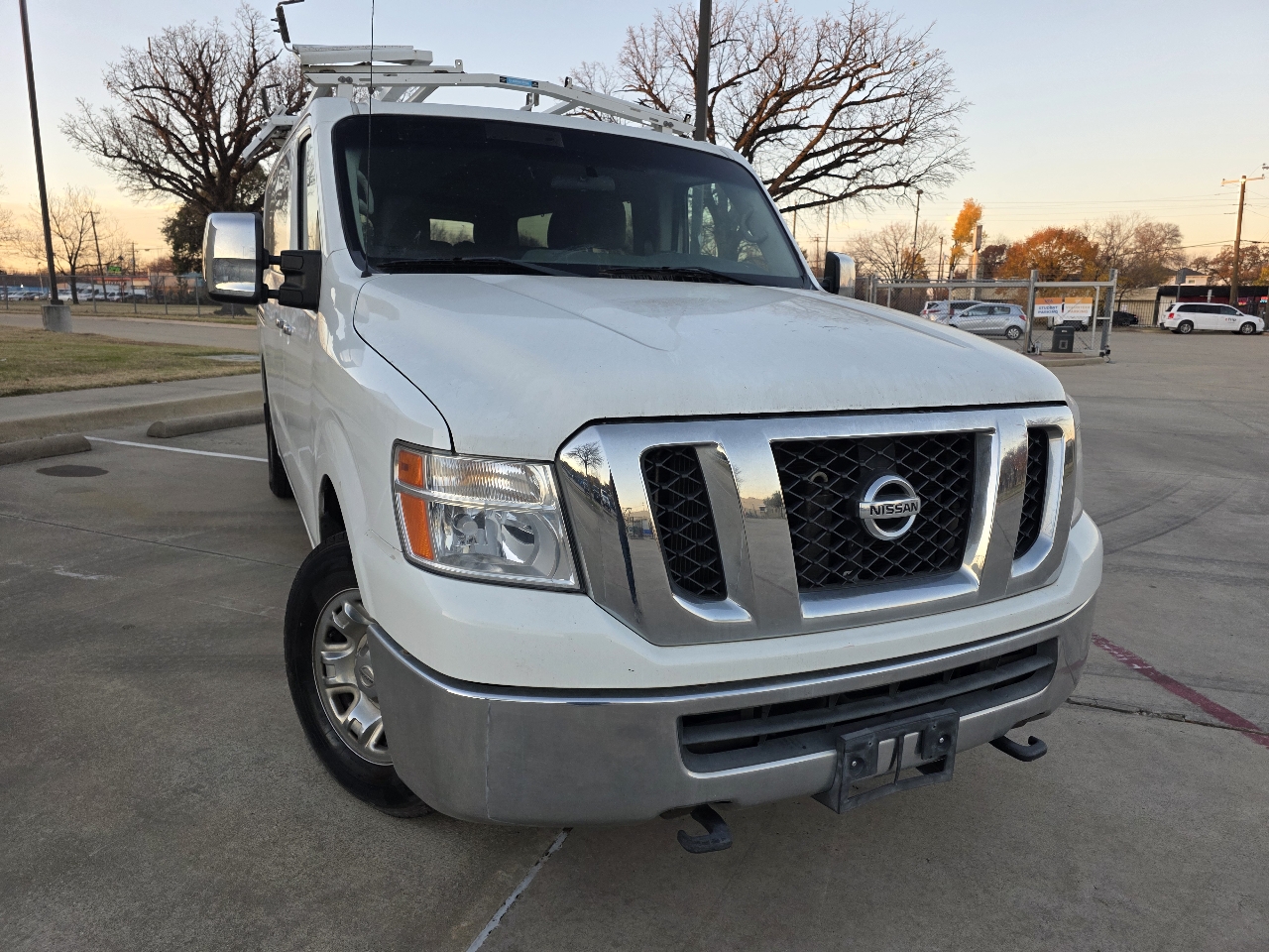 Nissan NV Passenger 3500 SV V8 2016