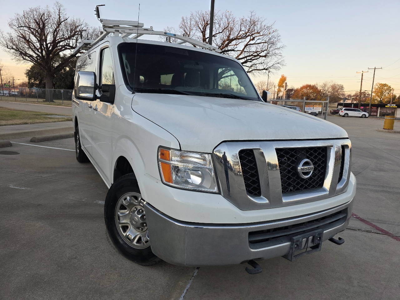 Nissan NV Passenger 3500 SV V8 2016