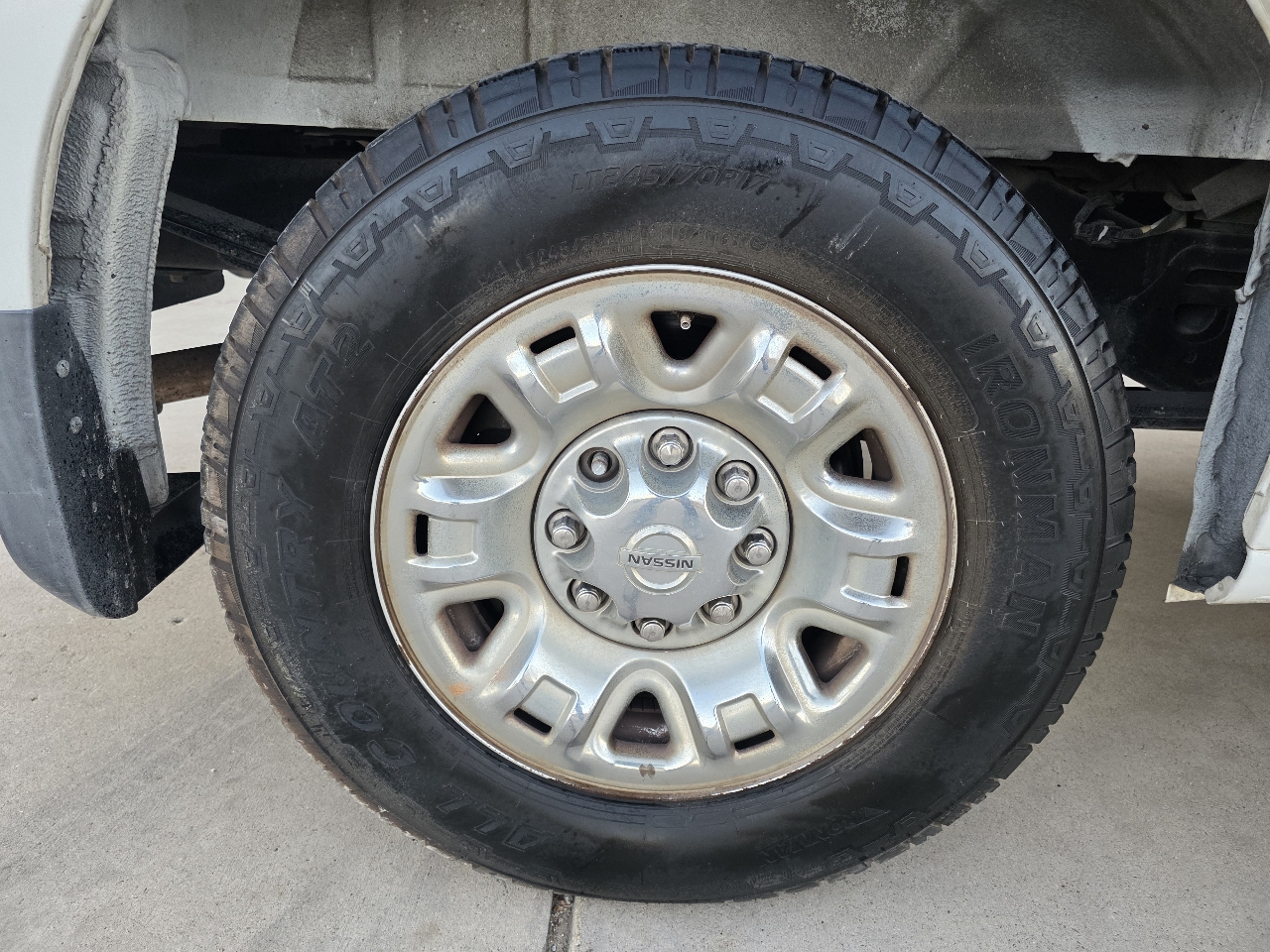 Nissan NV Passenger 3500 SV V8 2016