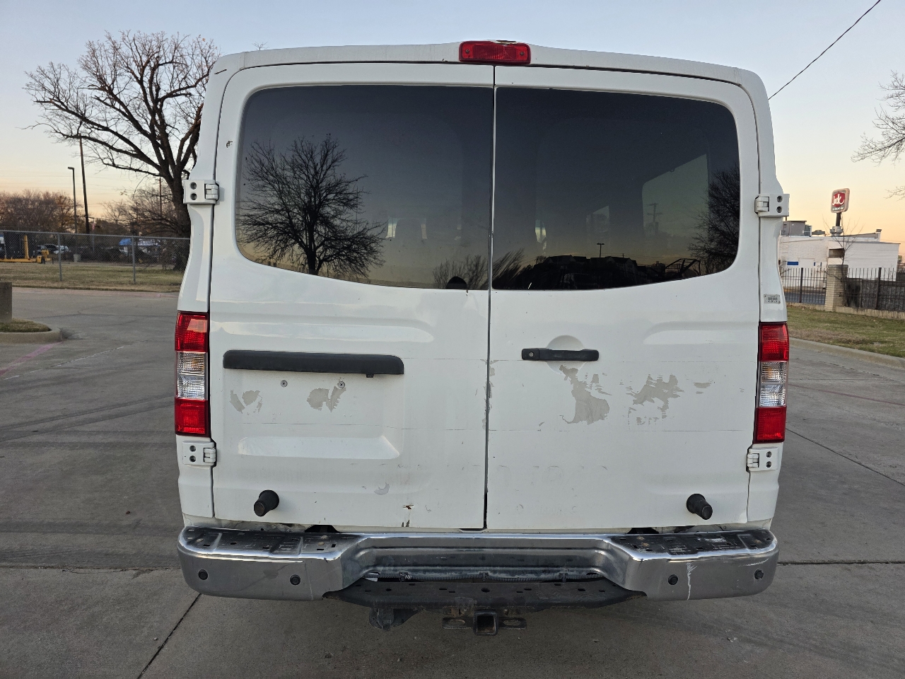 Nissan NV Passenger 3500 SV V8 2016