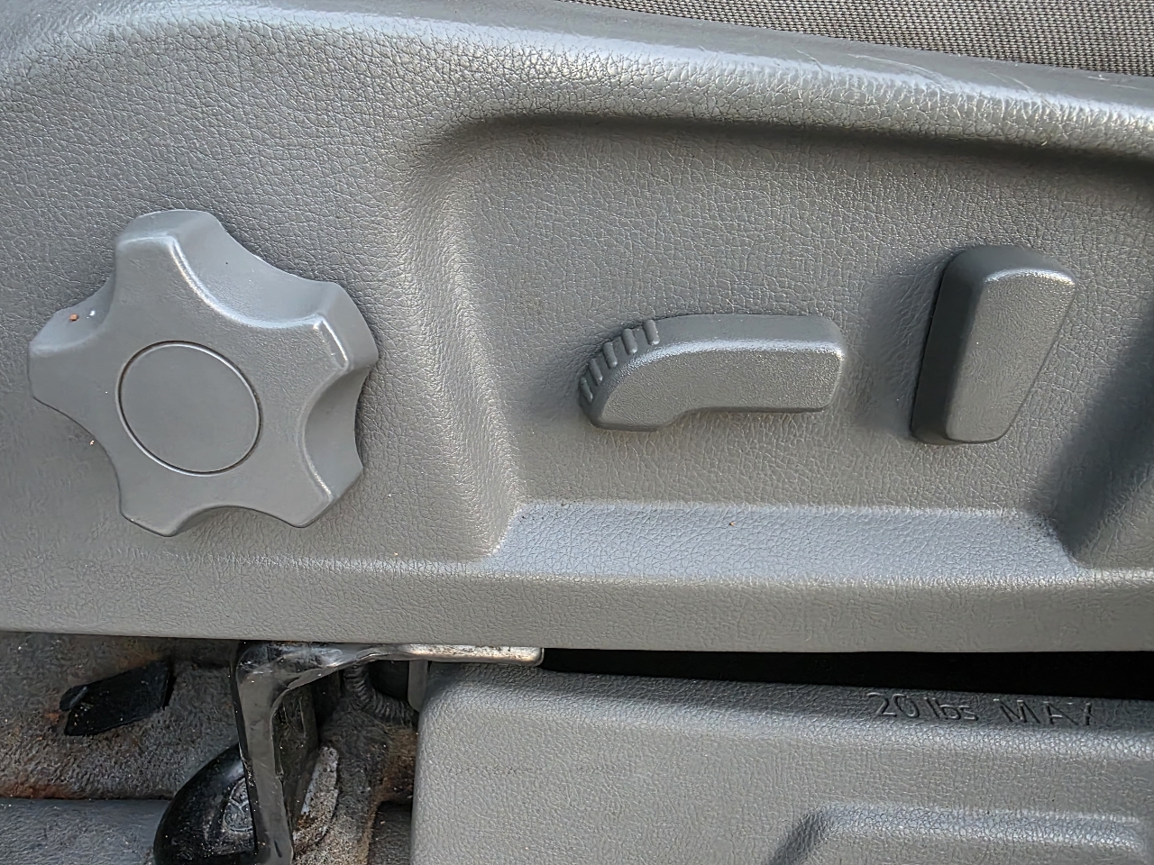 Nissan NV Passenger 3500 SV V8 2016