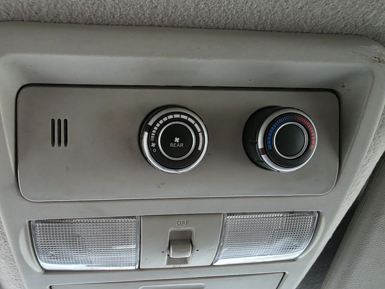 Nissan NV Passenger 3500 SV V8 2016