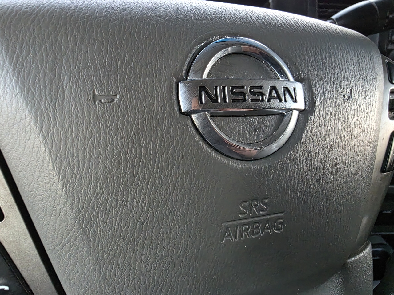 Nissan NV Passenger 3500 SV V8 2016