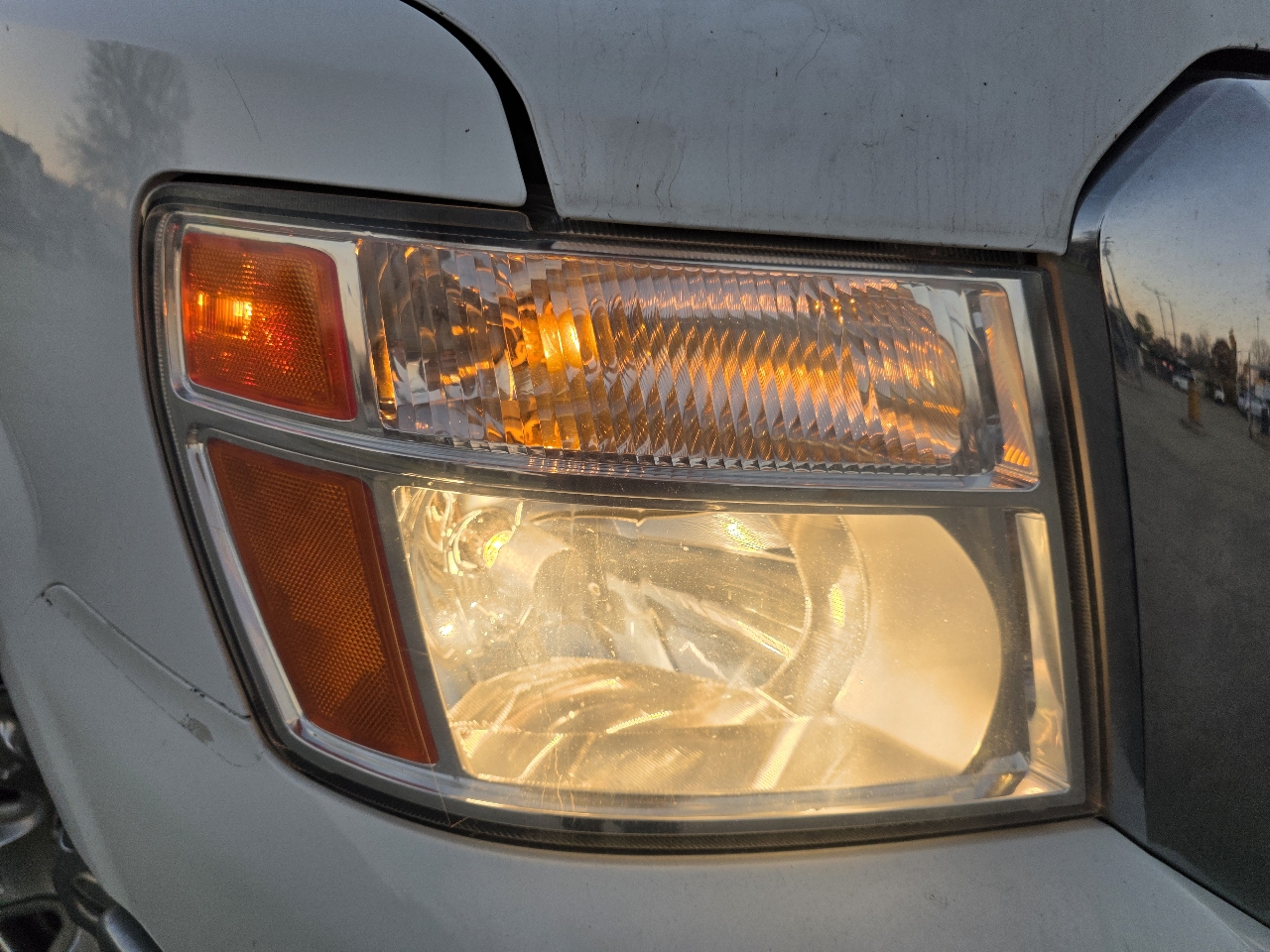 Nissan NV Passenger 3500 SV V8 2016