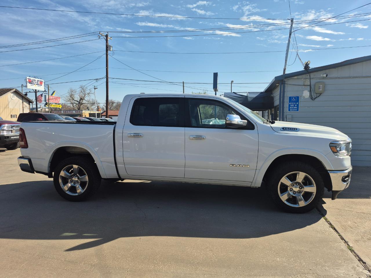 RAM 1500 Laramie Crew Cab SWB 4WD 2022