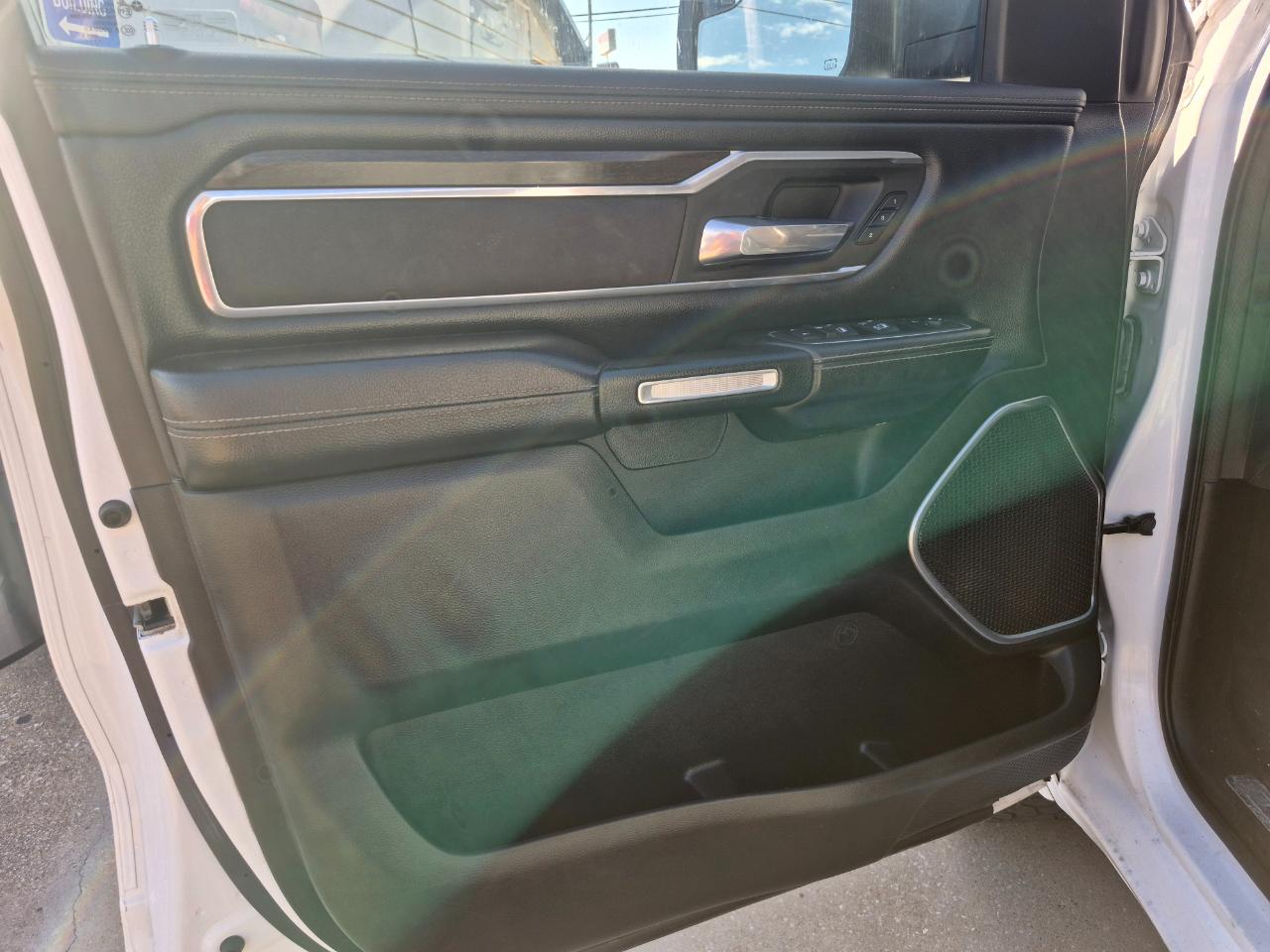 RAM 1500 Laramie Crew Cab SWB 4WD 2022