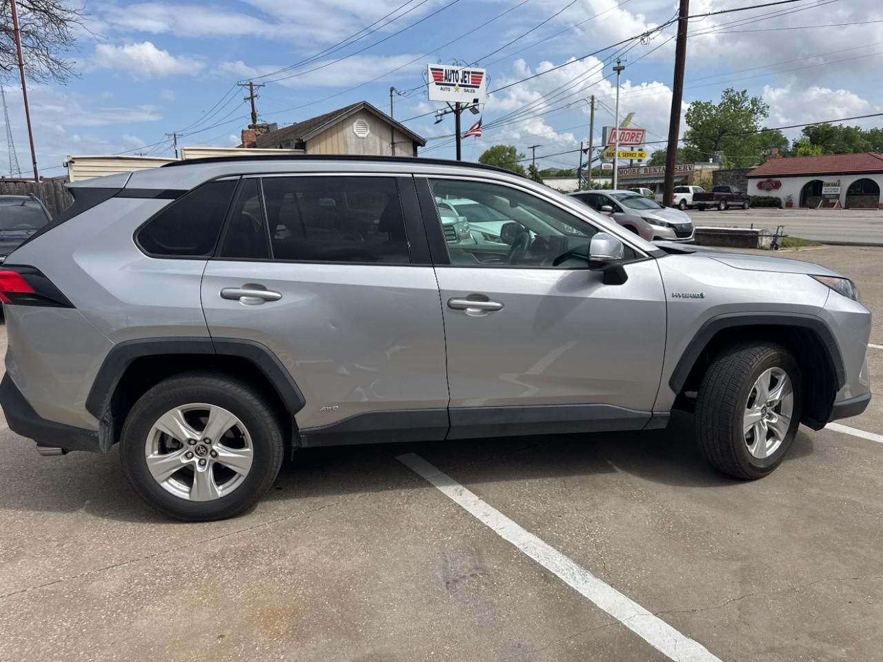 Toyota RAV4 Hybrid XLE 2021