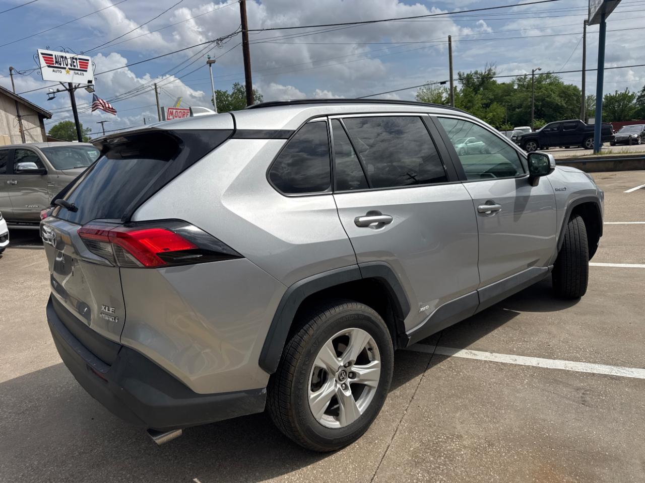 Toyota RAV4 Hybrid XLE 2021